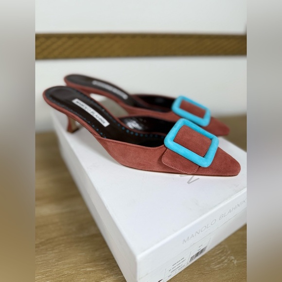 Manolo Blahnik Maysalebi Suede Buckle 
Kitten-Heel Mules 50 mm - Picture 2 of 10